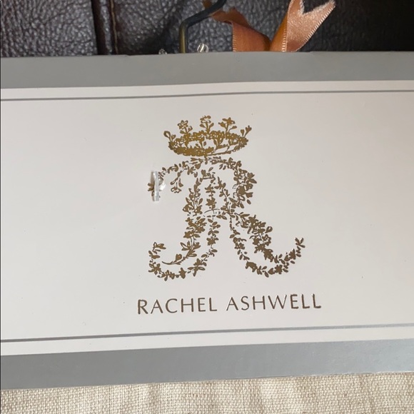 Spring Collection Table Runner - Picture 7 of 7